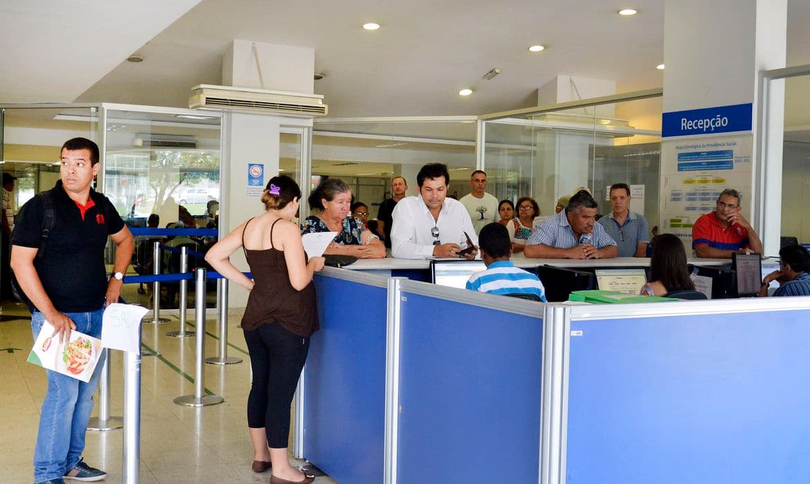 Filas do INSS (Foto: Reprodução, Catraca Livre)