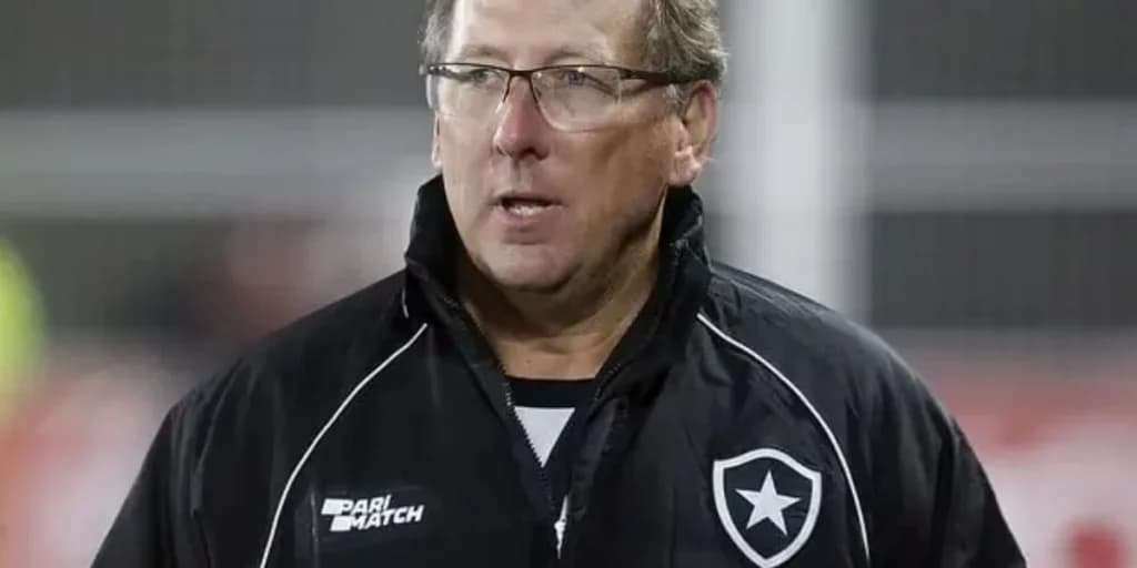 Martelo batido por Textor: Botafogo age às pressas e decide arrancar técnico de clube rival no Brasileirão