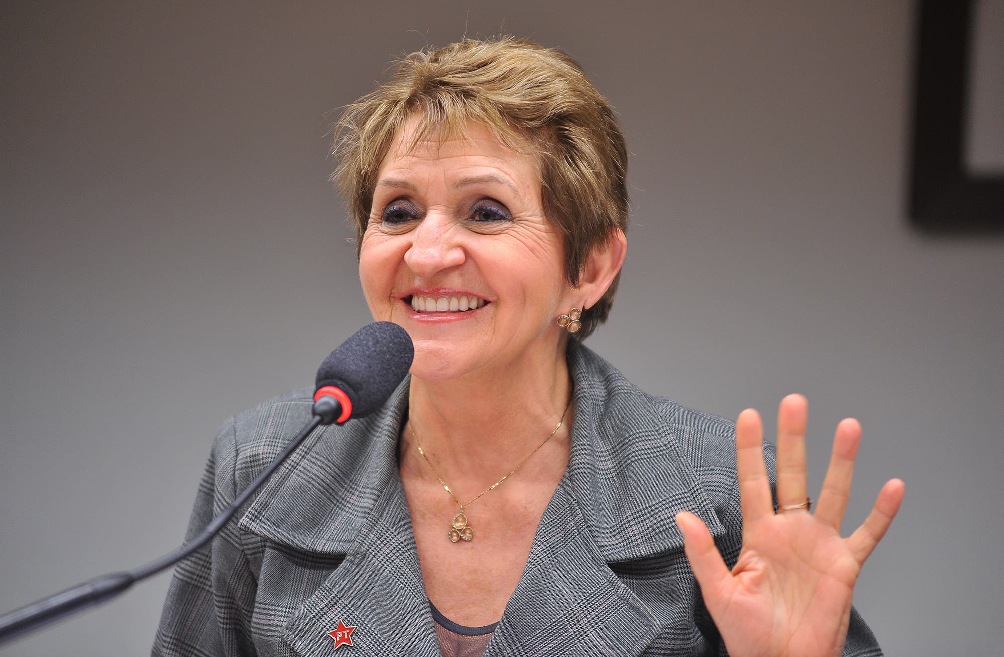 http://tvfoco.uai.com.br/wp-content/uploads/2015/05/Daniela-Mercury.jpg