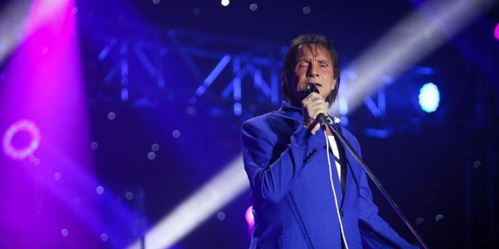 Abandono de palco às pressas: A atitude de Roberto Carlos após perder o chão com global e correria em camarim