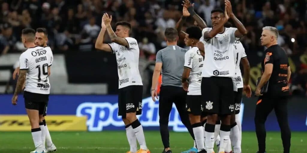 Chegando ao fim, não vai jogar com Mano Menezes: Estrela do Corinthians está de malas prontas para o adeus