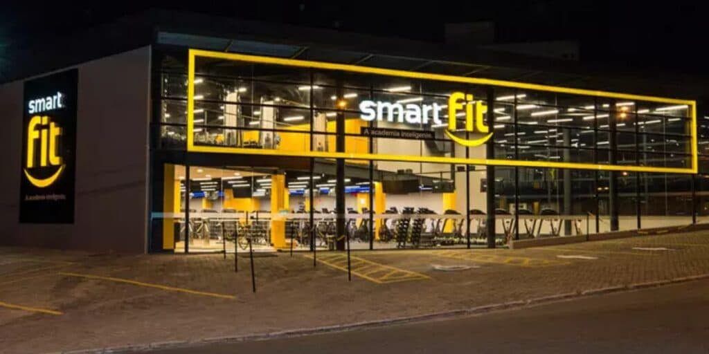 Dezenas de unidades engolidas: O estouro de cofres da Smart Fit ao comprar rede rival e aniquilar concorrência
