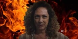 Agatha (Eliane Giardini) em Terra e Paixão (Foto: Reprodução / Globo / Montagem TV Foco)