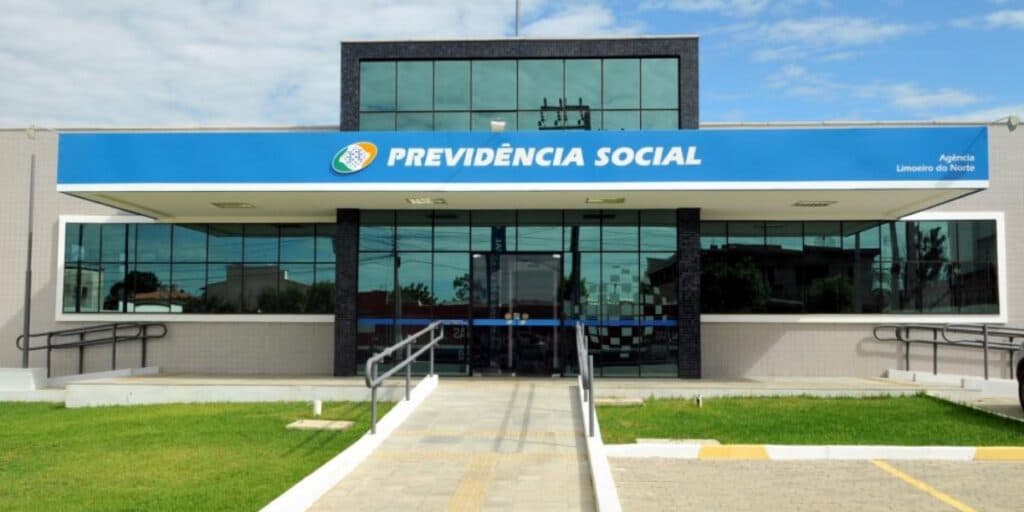 Martelo batido: Comunicado DECISIVO do INSS sobre nova parcela do 13º em 2023 impacta milhões de aposentados