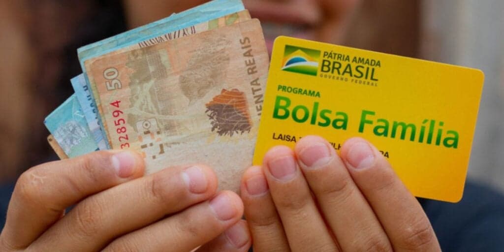 PIX NA CONTA: Pagamento do Bolsa Família com valor extra é antecipado em OUTUBRO e lista é divulgada