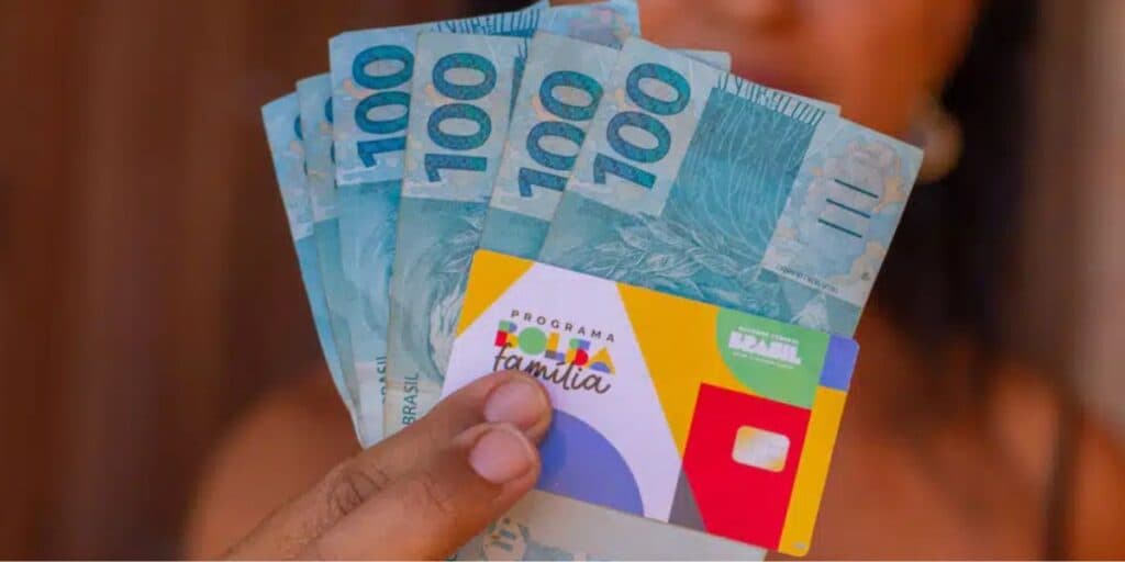 Martelo batido com grande VITÓRIA: Bolsa Família acaba de confirmar NOVO benefício a lista de CPFS