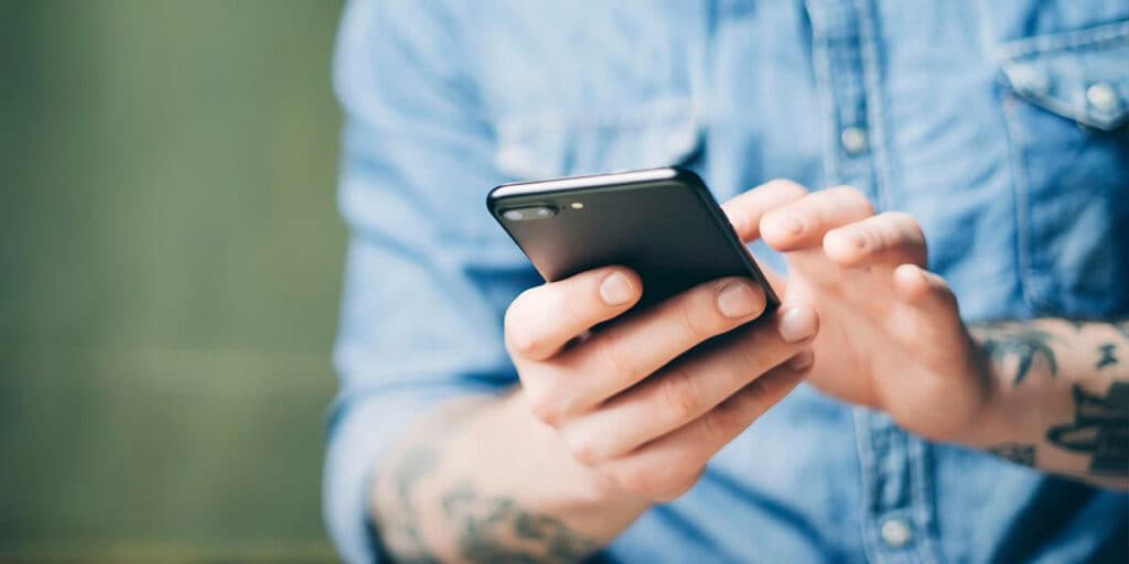 Dores no corpo, câncer e infertilidade: Você nunca mais vai colocar seu celular nesta parte do corpo