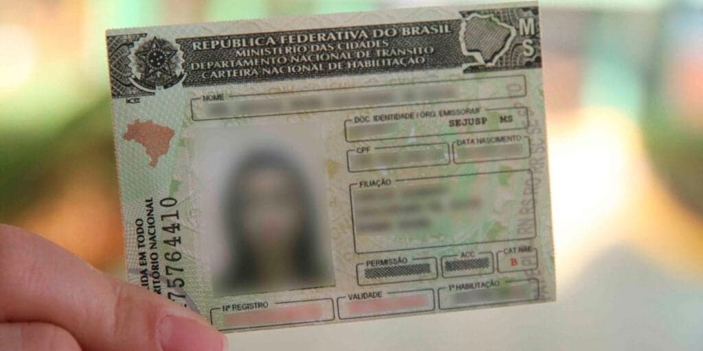 CNH DE GRAÇA: Nova lei é anunciada e isenção do documento acaba de cair como presente a milhões de brasileiros
