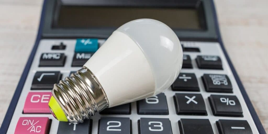 CORTE drástico na conta de LUZ: Benefício é confirmado em outubro e cai como presente para o bolso de MILHÕES