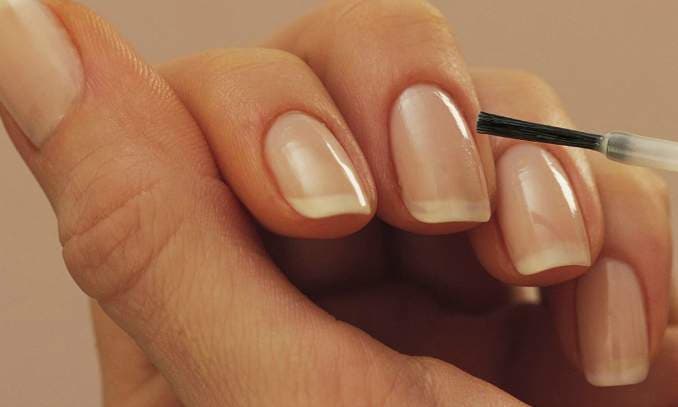 Como cuidar das cutículas em casa sem remover demais e sem machucar as unhas