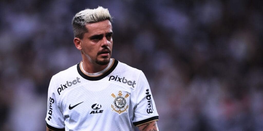 Em meio à debandada: Fagner está prestes a deixar o Corinthians e assinar com clube rival no Brasileiro