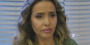 Gladys (Leona Cavalli) em Terra e Paixão (Foto: Reprodução / Globo / Montagem TV Foco)