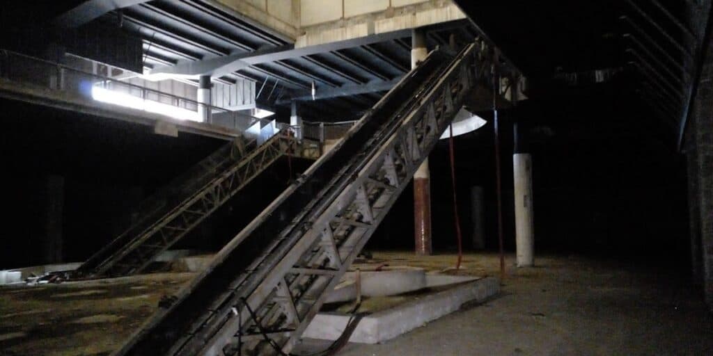 Abandonado e em estado deplorável: A triste situação de shopping gigantesco de SP e desespero de moradores
