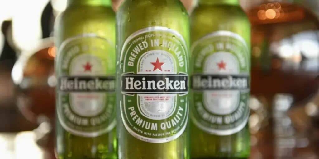 2 bilhões: Nova rival da Heineken chega com dois pés na porta e estoura cofres para derrubar concorrentes