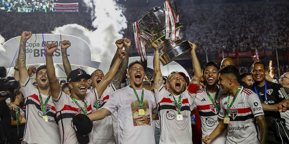 São Paulo campeão da Copa do Brasil - (Foto: Internet) São Paulo campeão da Copa do Brasil - (Foto: Internet)