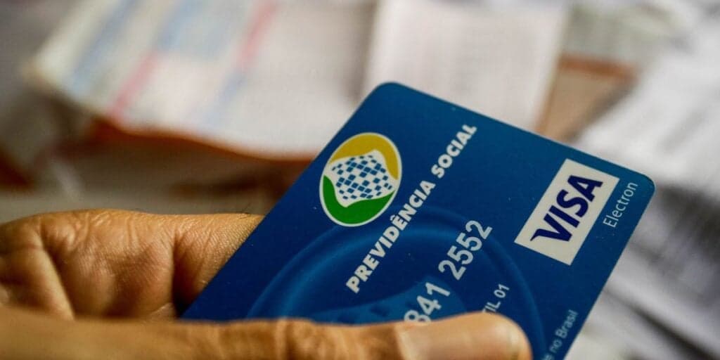 É oficial: Grande VITÓRIA do INSS acaba de ser confirmada e aposentados estão em festa HOJE (11)