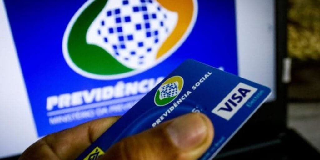 Nova lei do INSS em vigor: Fim da idade mínima pra se aposentar cai como presente a estes trabalhadores