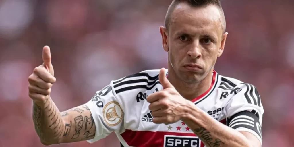 Rafinha, jogador do São Paulo, quer se aposentar em 2024 (Foto: Reprodução/ Internet) Rafinha, jogador do São Paulo, quer se aposentar em 2024 (Foto: Reprodução/ Internet)