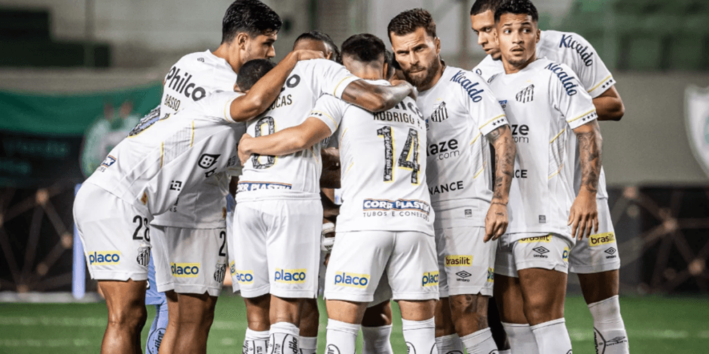 Contrato até 2024, avião chegando ao Brasil: Santos fecha com meia acima da média para reforço matador