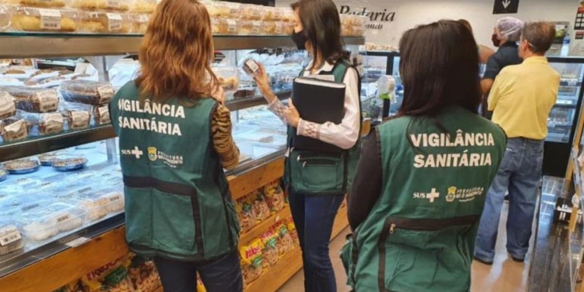 Agentes da Vigilância Sanitária - Foto: Reprodução/Internet