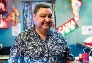 Zezinho (Márcio Tadeu) em Terra e Paixão (Foto: Reprodução / Globo / Montagem TV Foco)