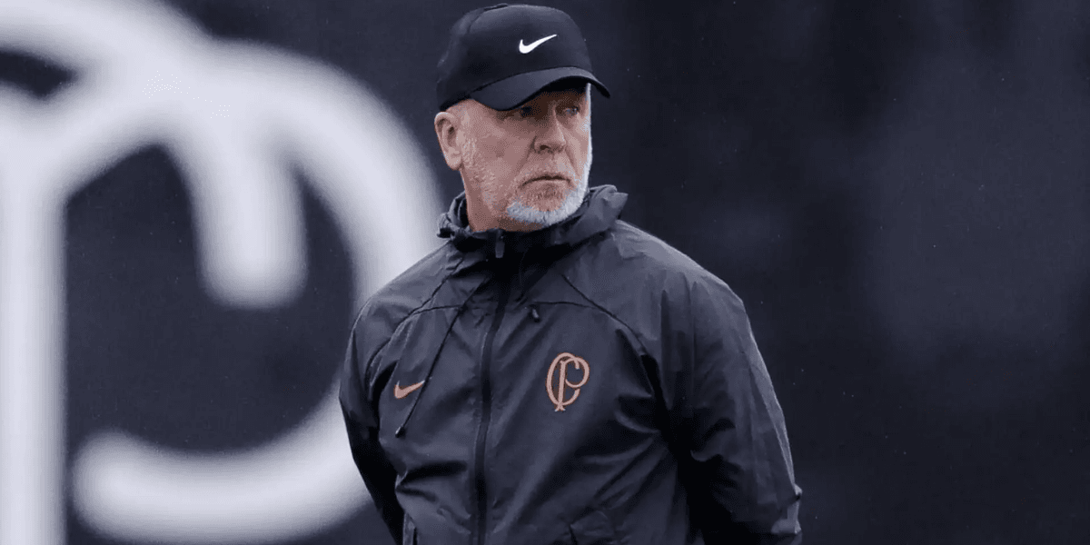 Mano Menezes bate o martelo e anuncia a demissão de 4 craques do Corinthians em 2024 - (Foto: Internet) 