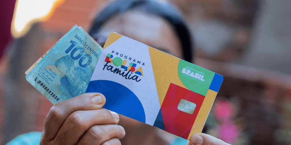 Beneficiários soltando fogos: Acaba de chegar notícia mais ESPERADA do Bolsa Família para NOVEMBRO de 2023