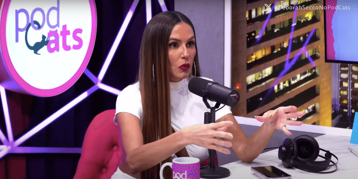 Deborah Secco no PodCats (Reprodução/Youtube)