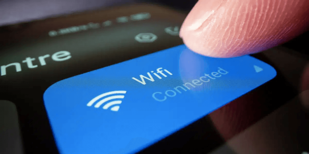 Contas invadidas e sigilo quebrado: 4 motivos para você desligar o Wi-Fi IMEDIATAMENTE ao sair de casa
