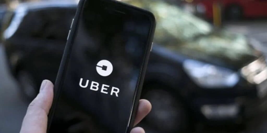 Salário fixo e acima da média pros motoristas: Rival desbanca a Uber e faz o que nem a gigante teve coragem