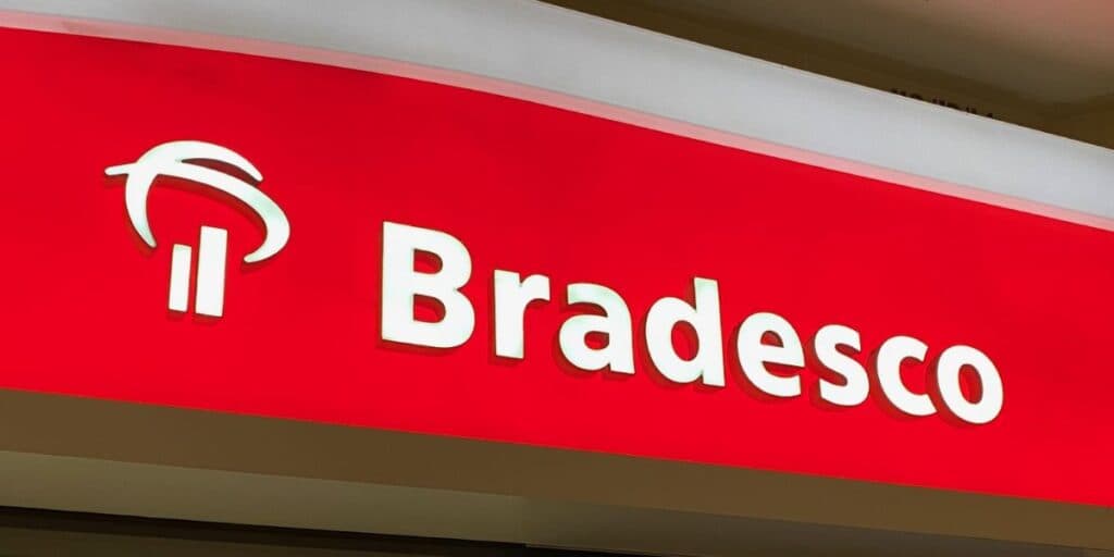 Dinheiro sumindo e CPF negativado repentinamente: Clientes do Bradesco vivem inferno nas mãos do banco