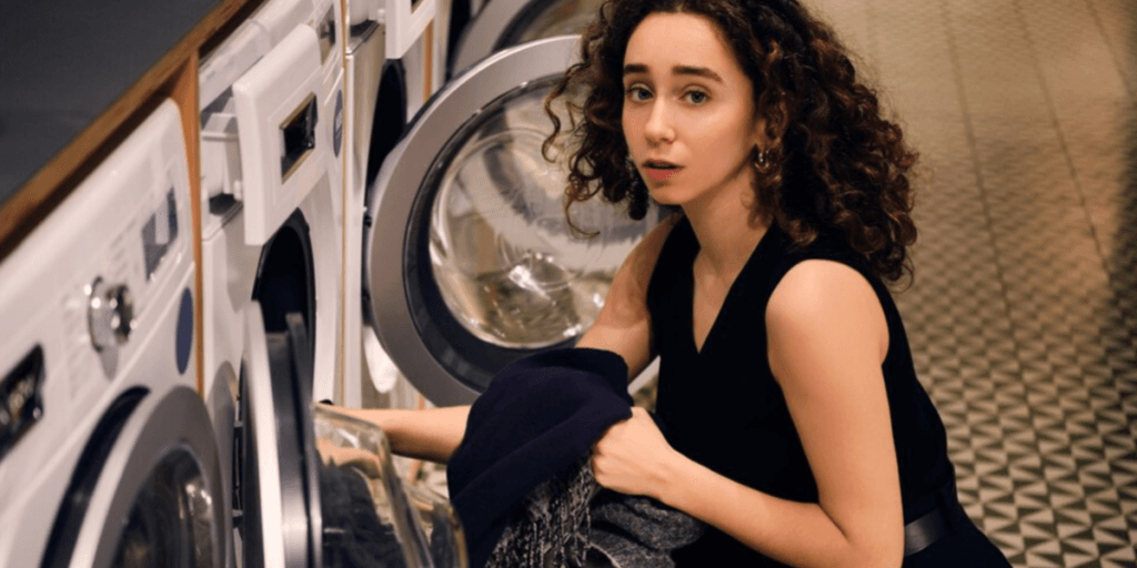 Você nunca mais fará isso: O truque para lavar as roupas escuras e conseguir recuperar a cor original
