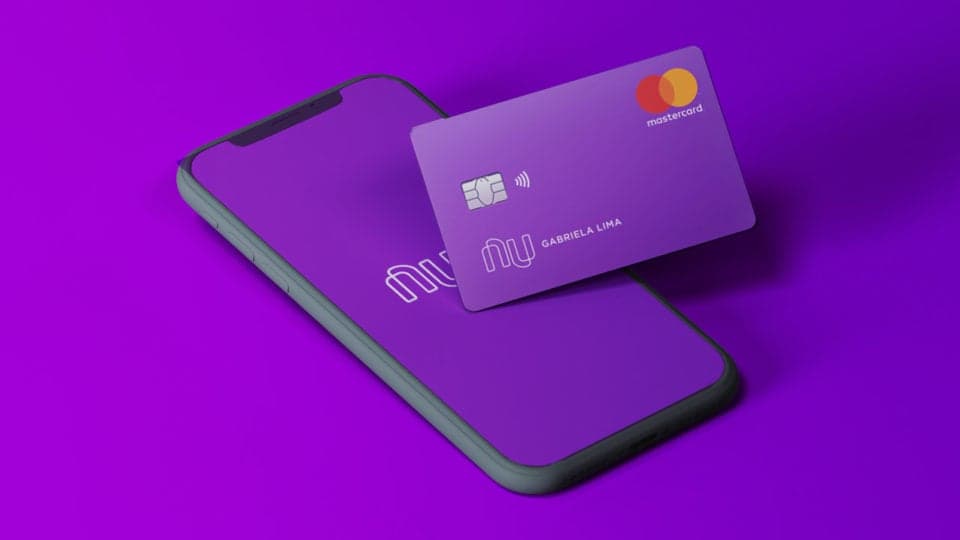 Informe do Nubank comunica cobrança de taxa de 19,75% do valor a clientes que fizerem isso com cartões