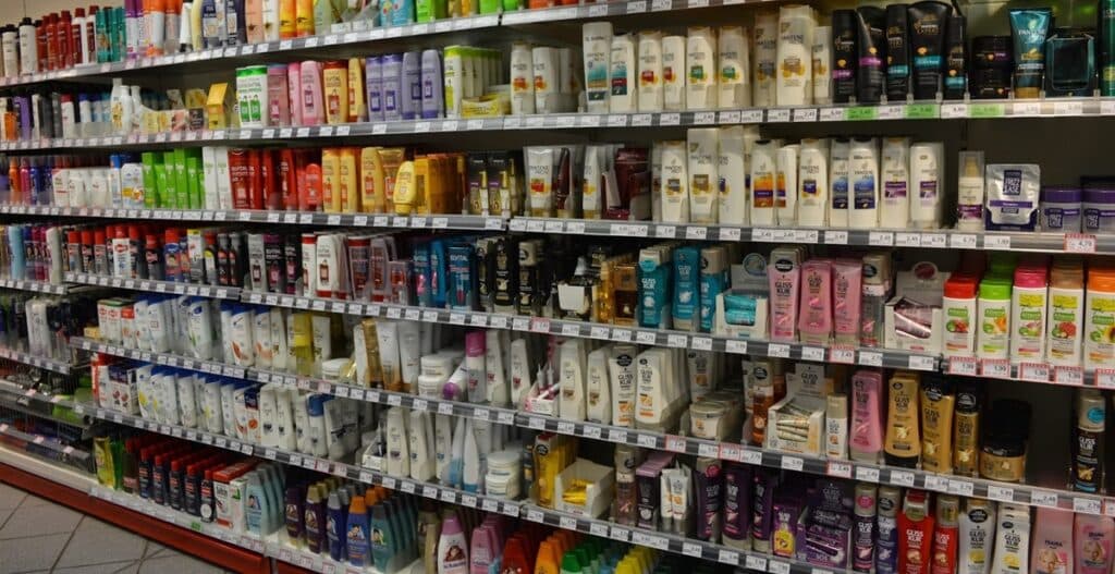 Falência decretada e até leilão: A ressurreição absurda de marca de cosméticos rival da Avon no Brasil