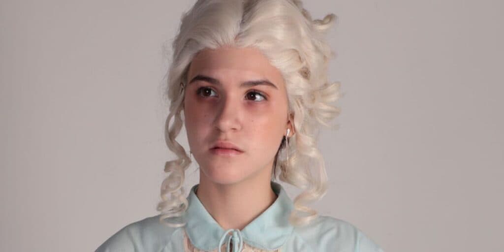 Anaiza interpreta Agnes Fleming no musical "Oliver Twist"