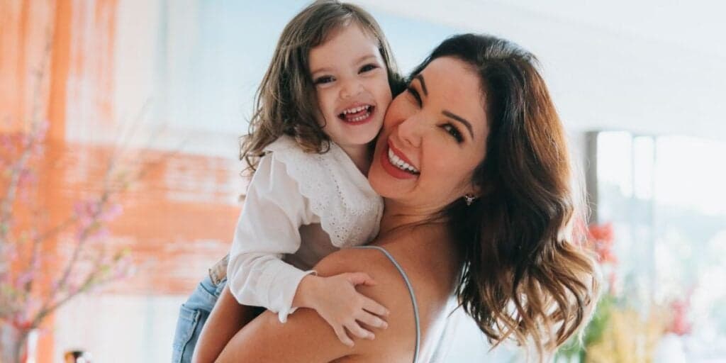 Liah Soares lança 'A Melhor Pessoa', uma homenagem à maternidade