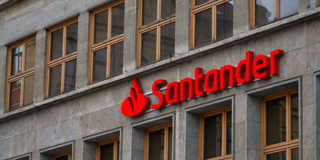 R$ 678 milhões: O estouro do cofres do banco Santander para comprar rival tradicional gigantesca