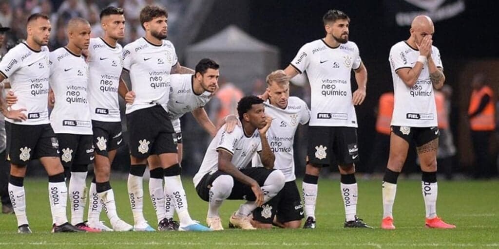Adeus no Corinthians: Queridinho de Luxemburgo não joga mais com Mano e está com os dias contados no clube