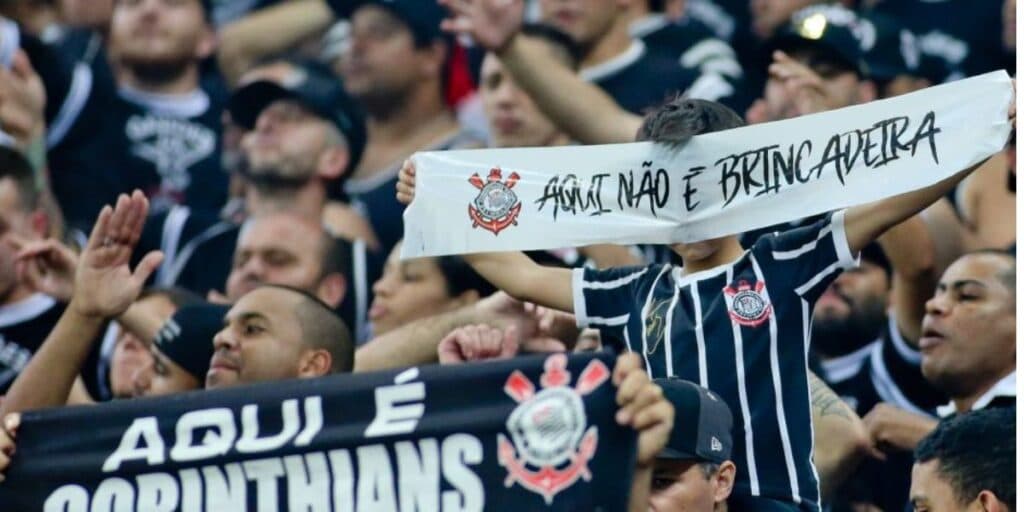 Quase R$2 milhões, bomba no Parque São Jorge: Corinthians vai abrir os cofres por jogador CRUCIAL do Vasco