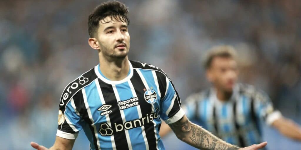 REVIRAVOLTA: Com milhões de rival na mesa, Villasanti recusa renovação no Grêmio e define o seu time para 2024
