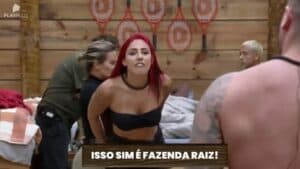 Alicia X e Lucas batem boca em A Fazenda 15 (Foto: Reprodução / PlayPlus)