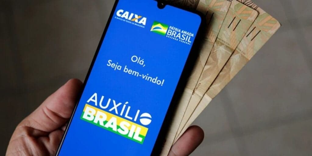 Pix de R$15 mil: Auxílio Brasil é obrigado a fazer pagamento ABSURDO e acesso à lista de CPFs é divulgado