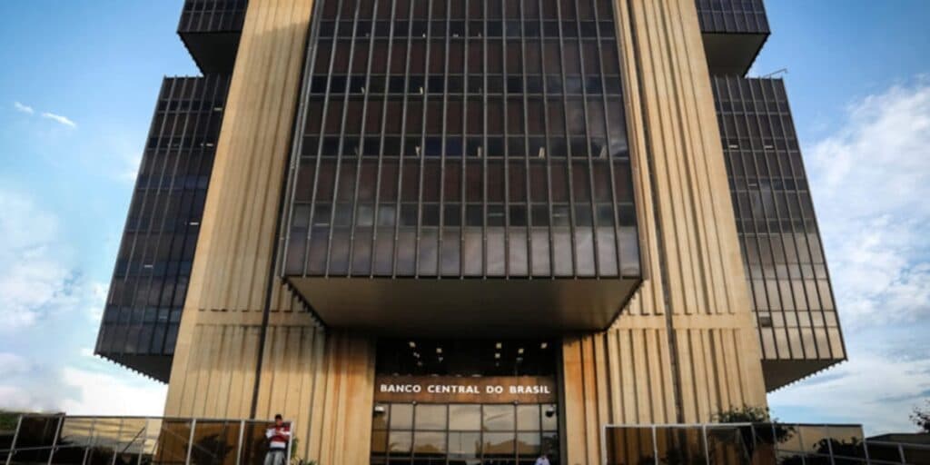 Falência decretada pelo Banco Central: O adeus de dois bancos gigantes no Brasil após prejuízo milionário