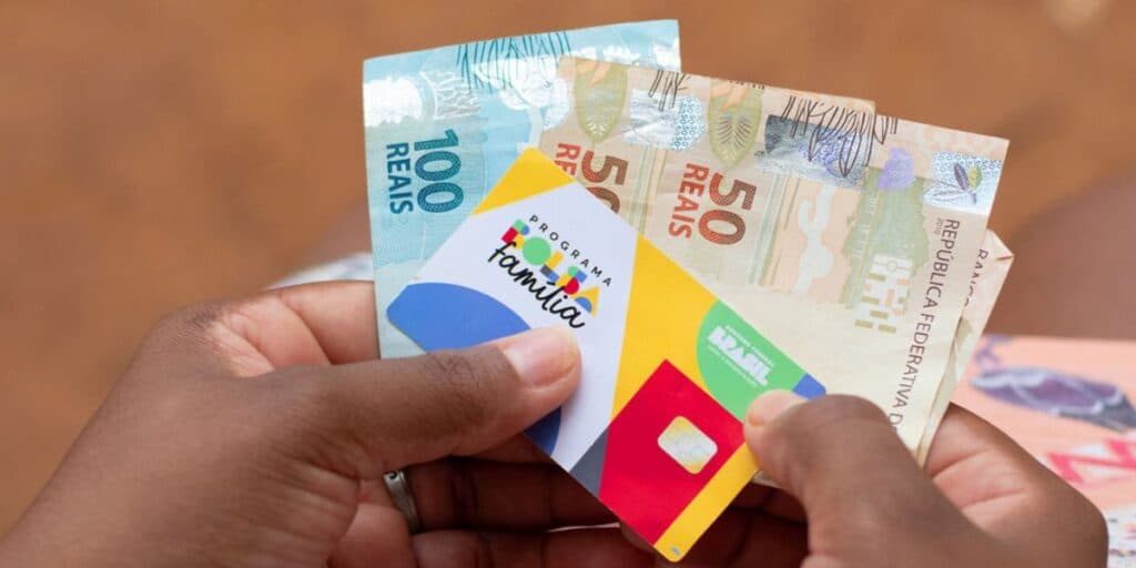 SAQUE EXTRA: Pagamento do Bolsa Família em NOVEMBRO cai como presente e beneficiários estão em festa
