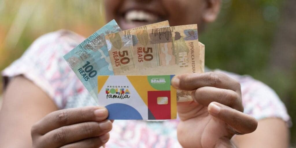 Antecipação confirmada em abril e 300 extras: Como solicitar benefício adicional do Bolsa Família em 2 passos
