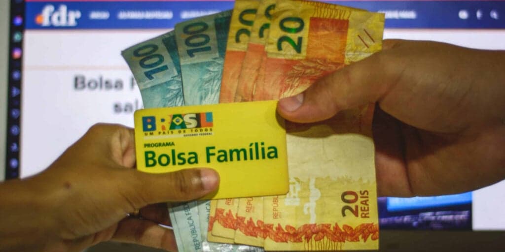 Vitória, grana EXTRA no bolso: Nova lei do Bolsa Família que está EM VIGOR cai como presente aos usuários