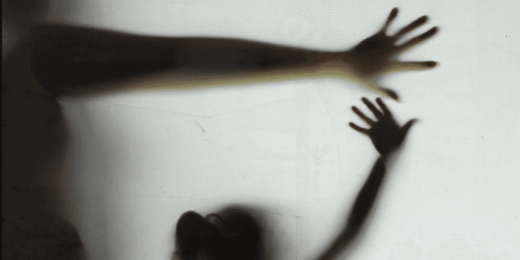 Tragédia de dilacerar o coração: Criança de 2 anos é internada com sinais de estupro e morre pouco depois