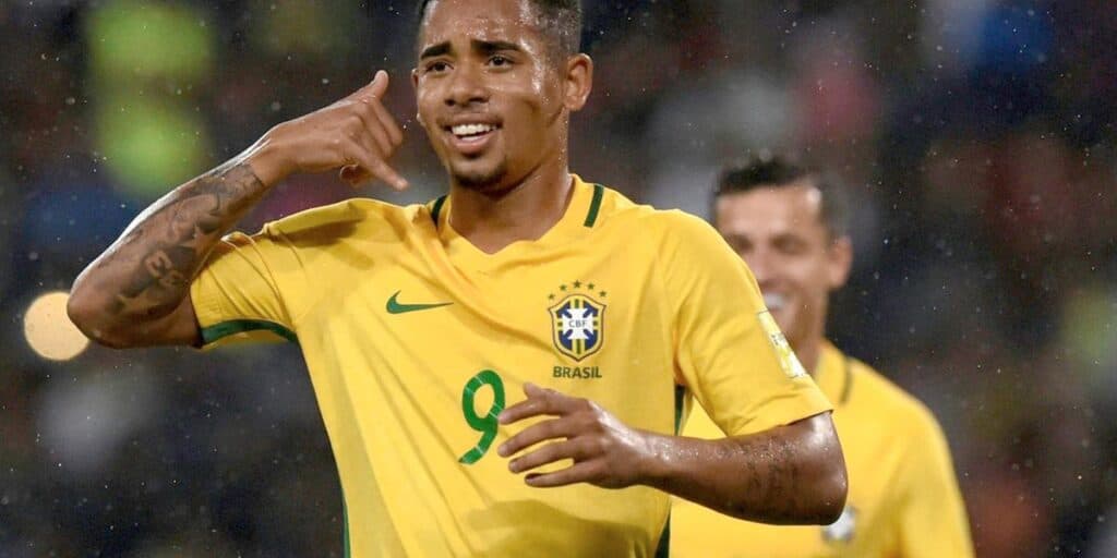 "Feliz por voltar": O anúncio oficial de Gabriel Jesus ao aterrissar e confirmar retorno TRIUNFAL ao Brasil