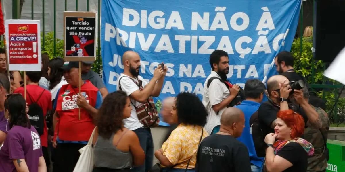 Greve atinge a cidade de São Paulo (Foto: Paulo Pinto/Agência Brasil)