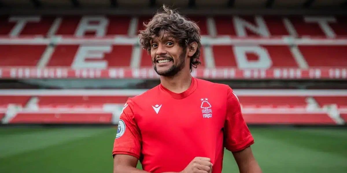 Na Inglaterra, Gustavo Scarpa não teve grandes oportunidades (Reprodução: Internet)